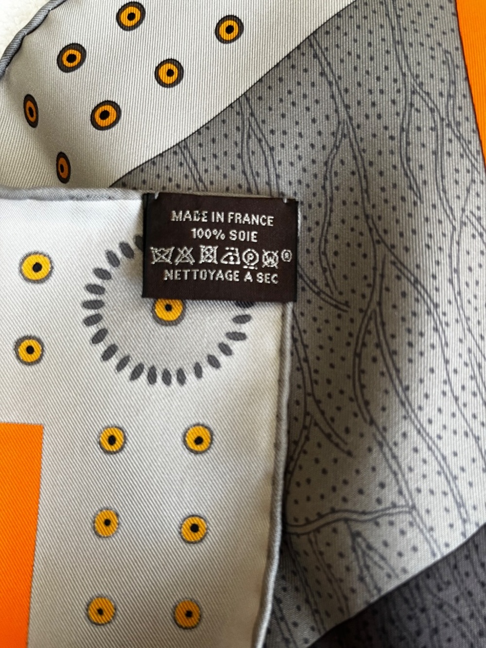 SALE ~~ EXCELLENT Hermes Selle de Dignitaire 100% Silk Scarf CW13 Grey/Orange - Picture 3 of 15